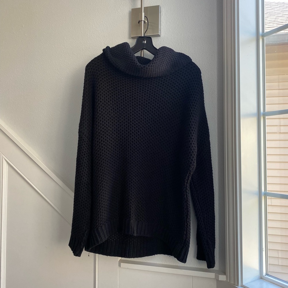 Bebe black chunky knit sweater 
Size xs